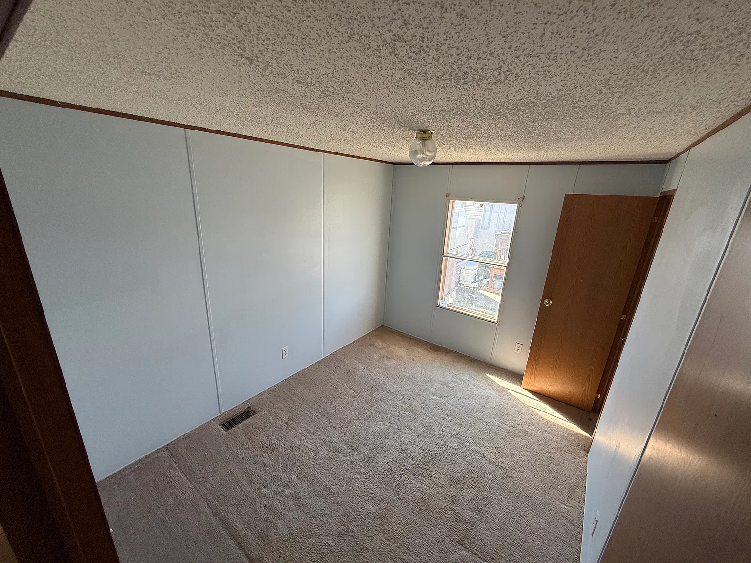 3 bed, 1216 sqft, $1,100 — Photo 2