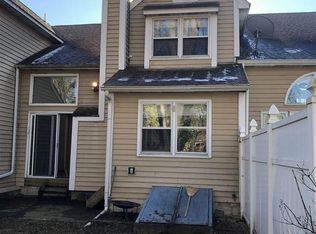 5 Cottonwood Cir, Saugerties, NY 12477