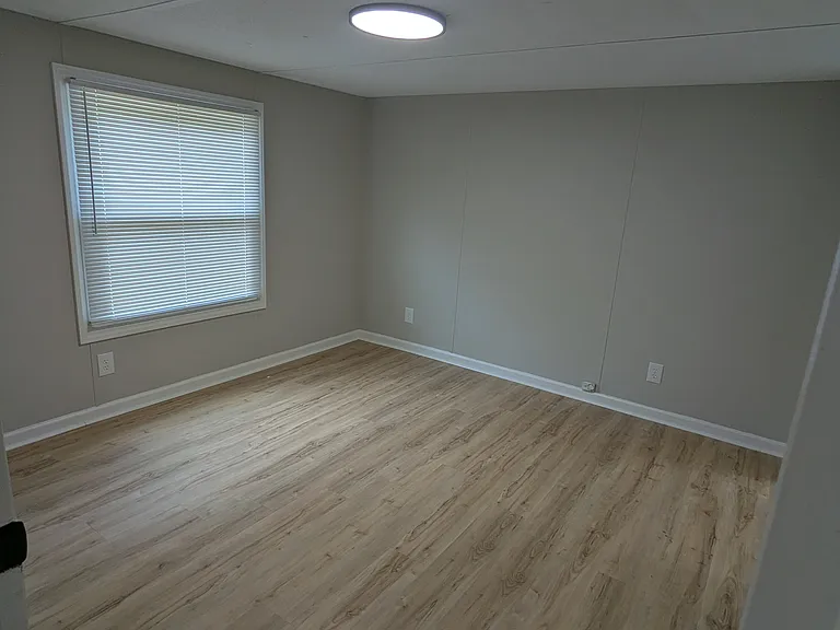 144 Andrew Dr — Photo 8