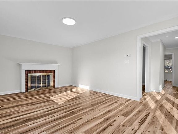 5th image of 221 Dunn St