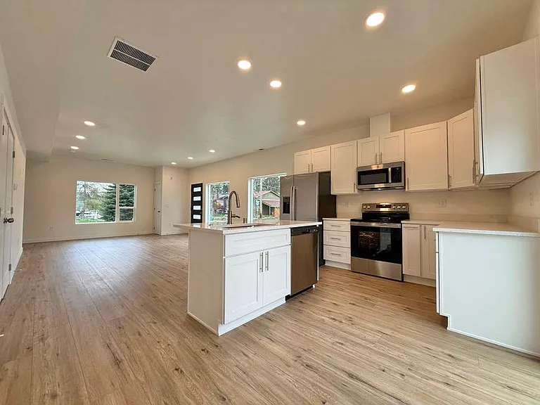 3925 E 32nd Ave #4 — Photo 8