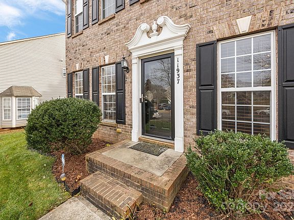 5th image of 11937 Waterperry Ct