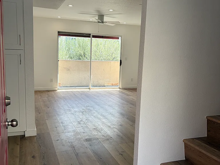 5257 Willowcrest Ave — Photo 2