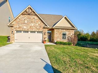 1010 Letsinger Cove Ln, Knoxville, TN 37932