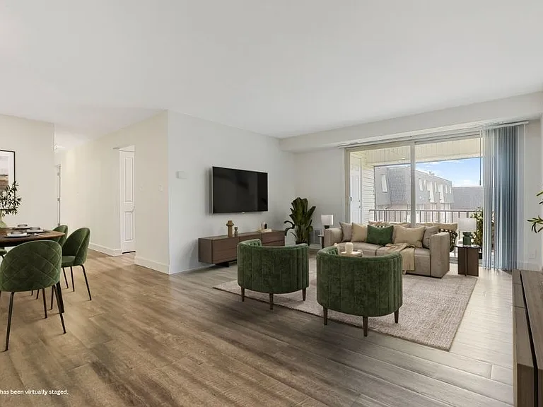 Marrion Square Apartments — Photo 2