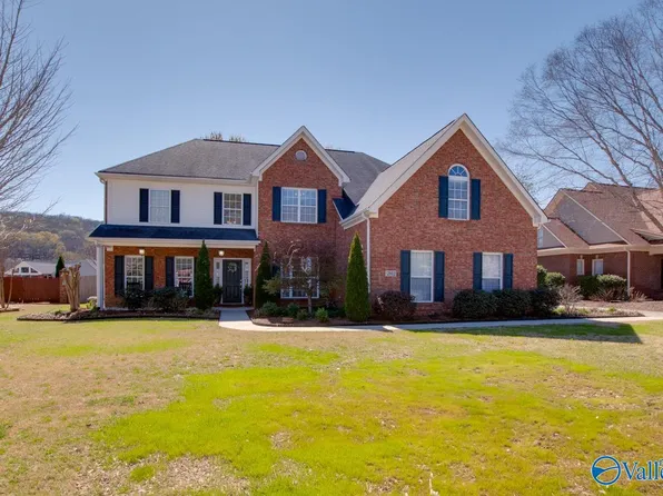 2812 Winterberry Way SE, Owens Cross Roads, AL 35763