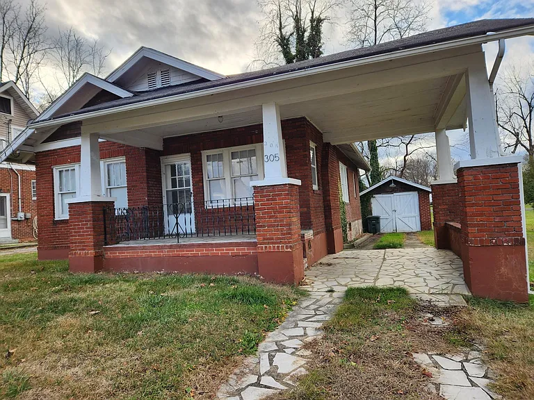 305 Allen Ave — Photo 3