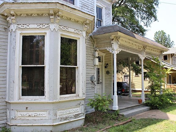 4th image of 1005 N Queen St