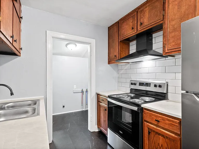 165 Liberty Pkwy — Photo 12