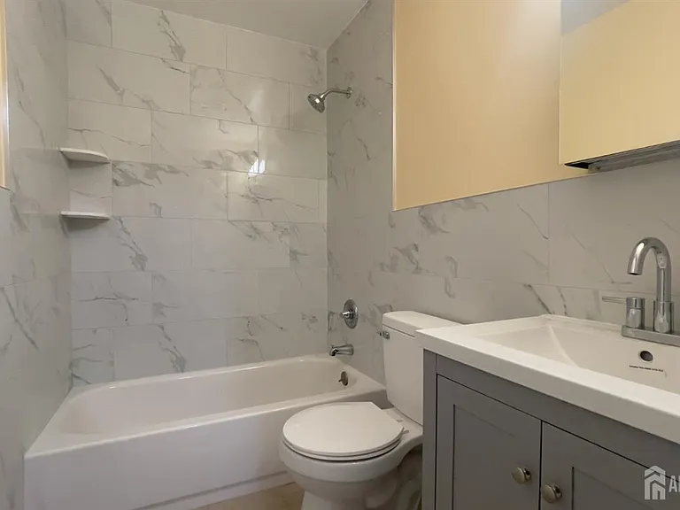 16 Lake Ave #2B — Photo 6
