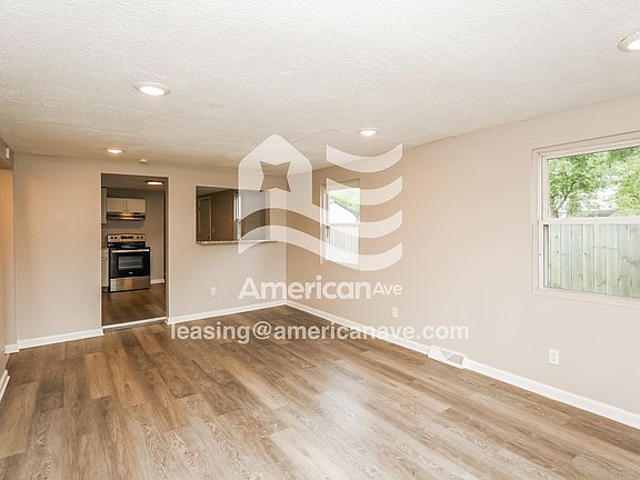 1359005_004_dining_room_4.jpg