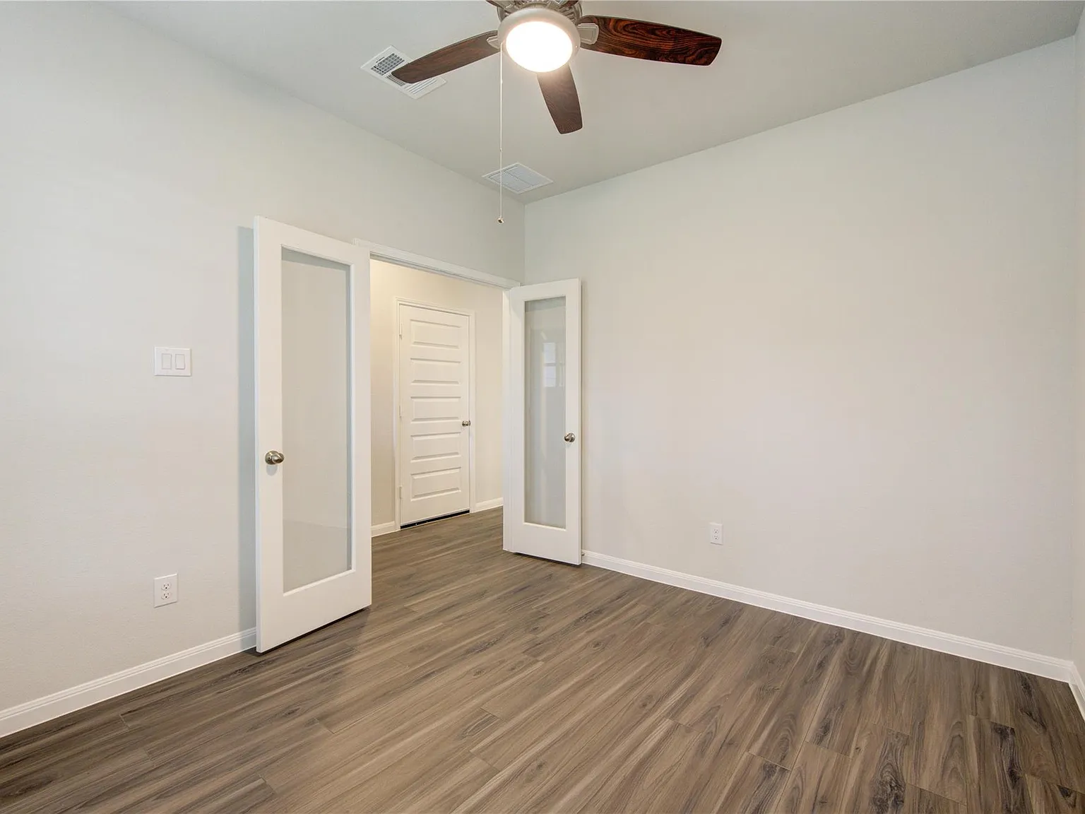 4 bed, 2.5 bath, $3,500 — Photo 2
