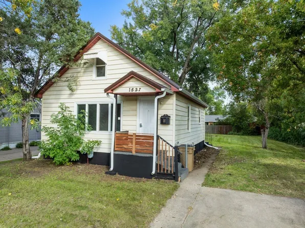 1537 6th St SW, Minot, ND 58701