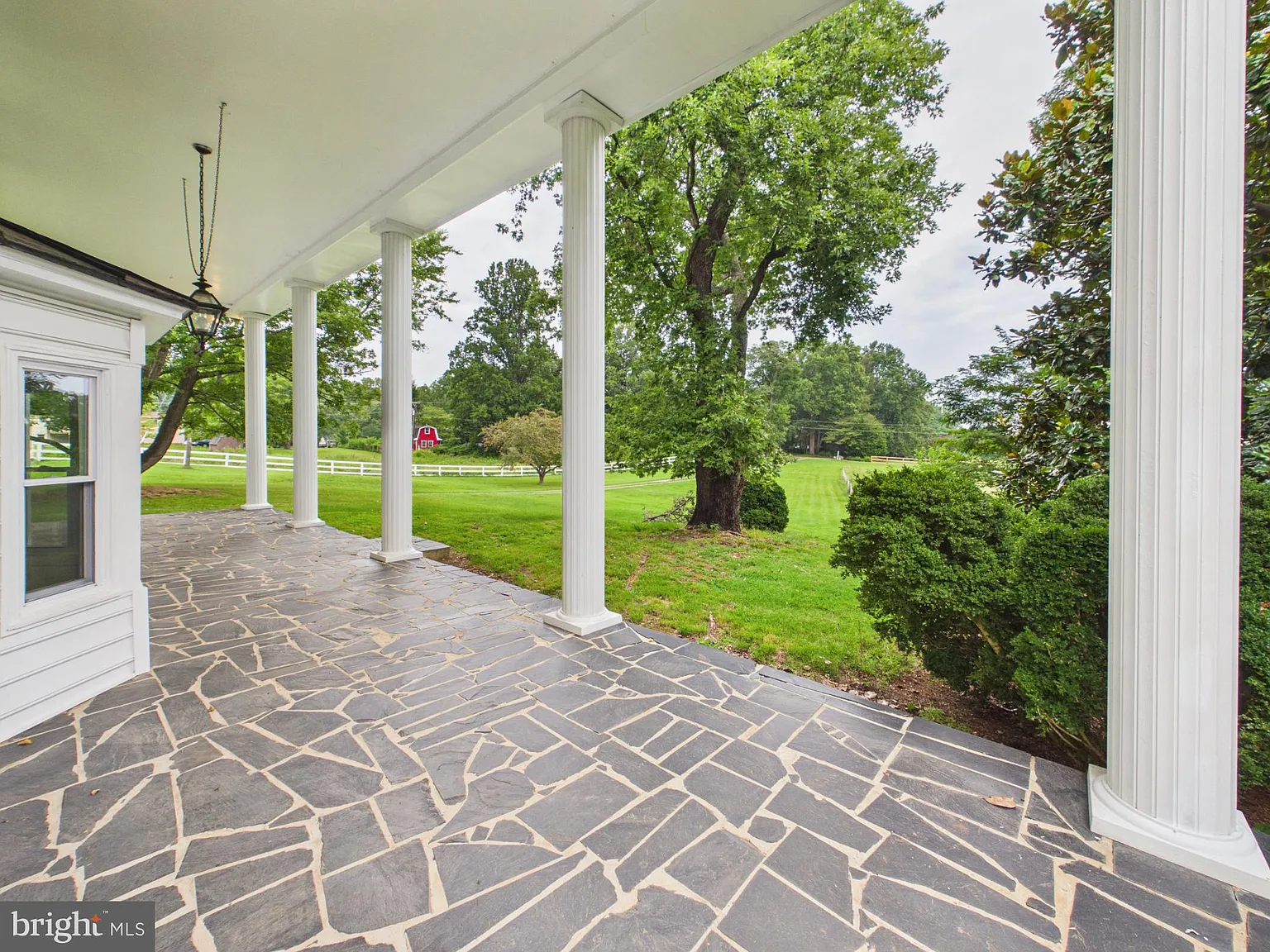 3 bed, 3.0 bath, 2519 sqft, $3,950 — Photo 3