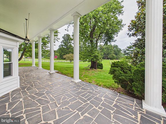 3rd image of 1510 Loudoun Dr