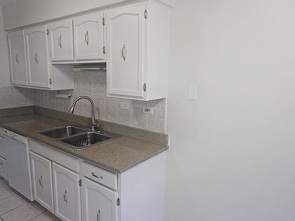 2nd image of 1525 E Thacker St #2A1