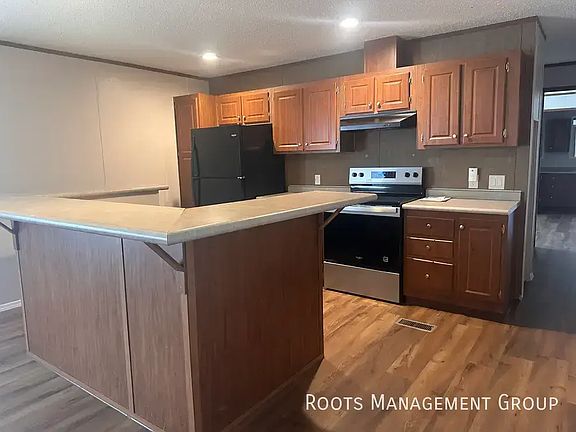3rd image of 152 Birch Crest Dr #152
