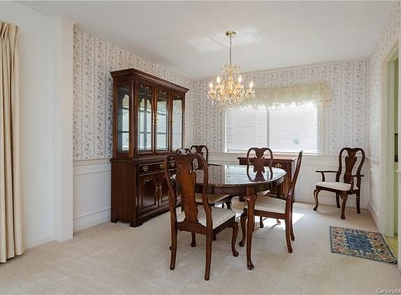 4th image of 98 Laurelwood Cir W