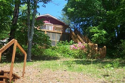 3rd image of 174 Bluebird Ln