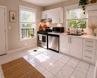 1263 King St W #1 — Photo 2