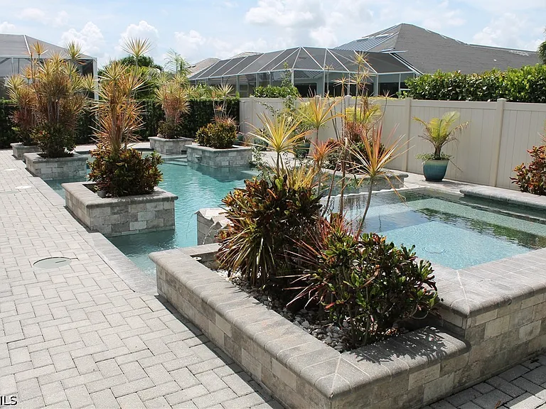 2736 Lambay Ct — Photo 4