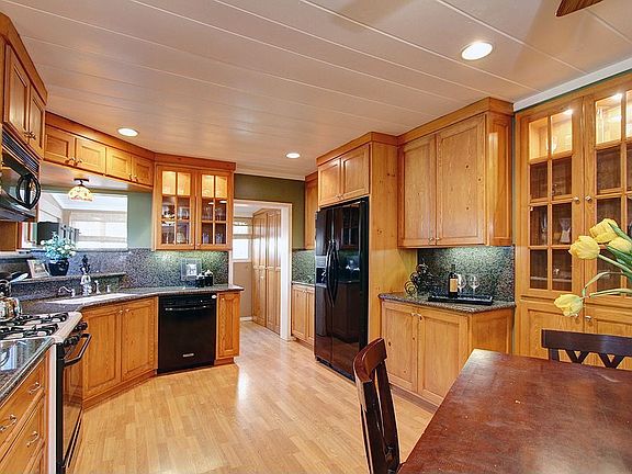 The gourmet kitchen features Brown Chestnut granite countertops.