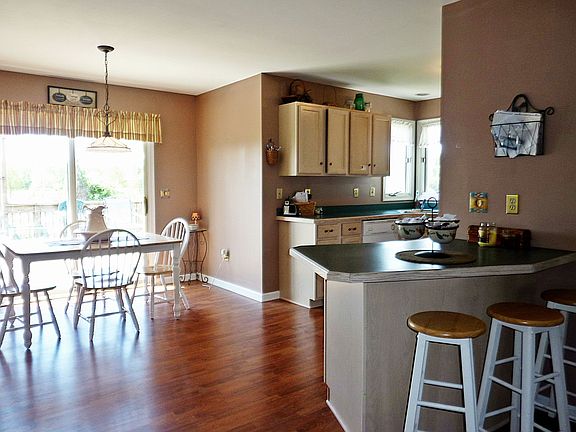 2nd image of 8 Southfield Dr