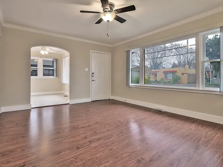1076 Waco St — Photo 4