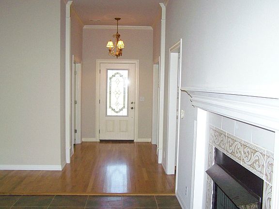 3rd image of 3100 Callaway Dr