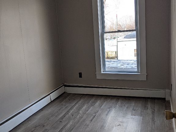 4th image of 302-304 W Broadway #2