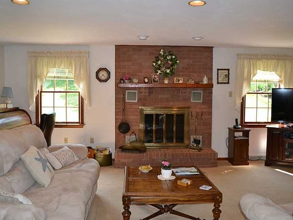 5th image of 2232 Woodmont Dr