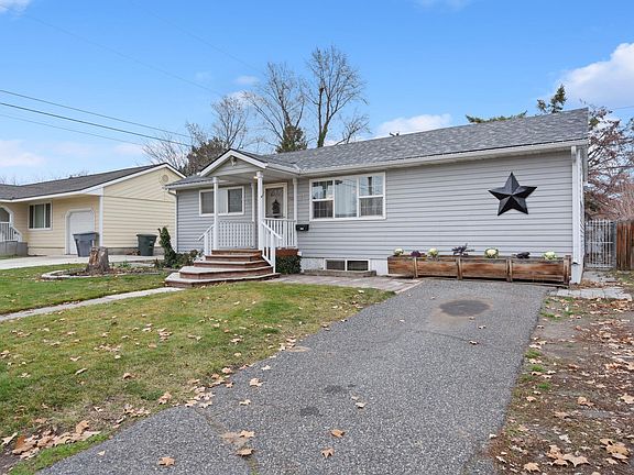 3rd image of 702 Coast St