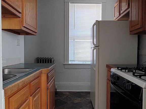 3rd image of 1642 N Ogden St APT 6