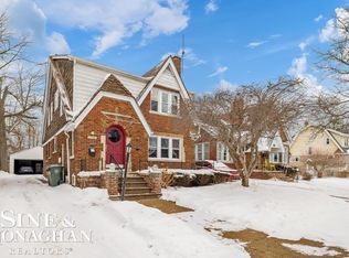 1740 Anita Ave, Grosse Pointe Woods, MI 48236