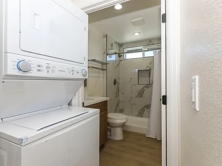 Spacious 3BR/2BA Home with Open Floor Plan, Garage & Washer/Dryer — Photo 42