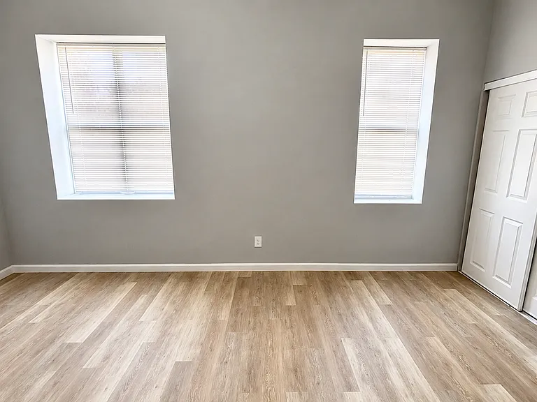 5040-5042 Lotus Ave #5042-2E — Photo 11
