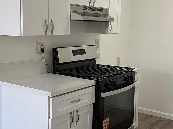 3rd image of 14837 Erwin St #7