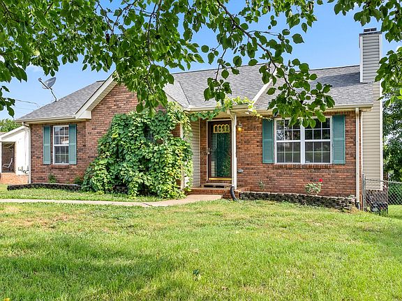 3rd image of 214 Windmeade Cir