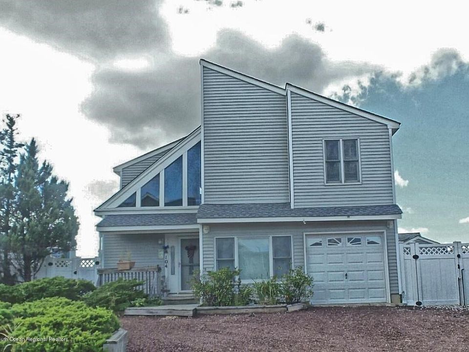 104THOMAS Lane