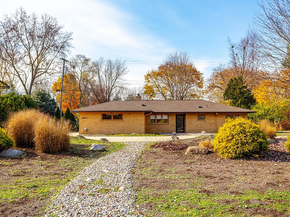 8871 Morrison - east facing entrance