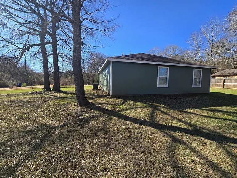 10226 Country Hills Blvd — Photo 4
