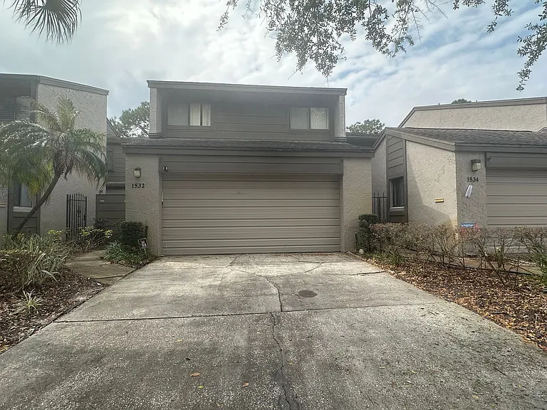 1532 N Carolwood Blvd — Photo 3