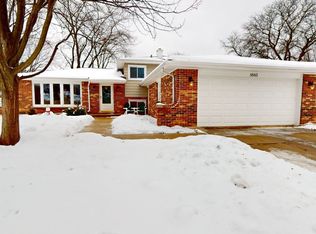 8583 Wood Vale Dr, Darien, IL