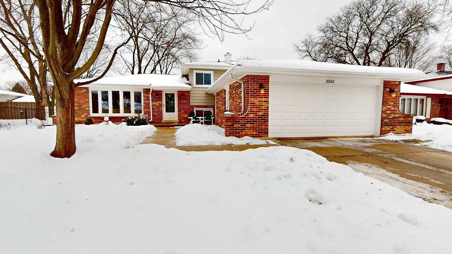 8583 Wood Vale Dr photo 1