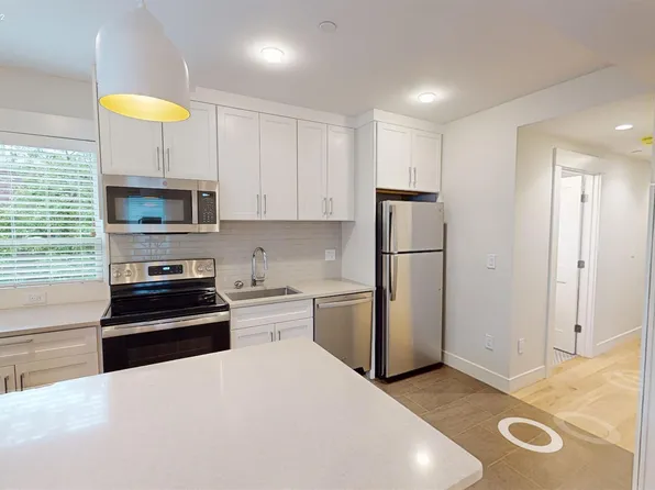 204 Banks St #2, Cambridge, MA 02138