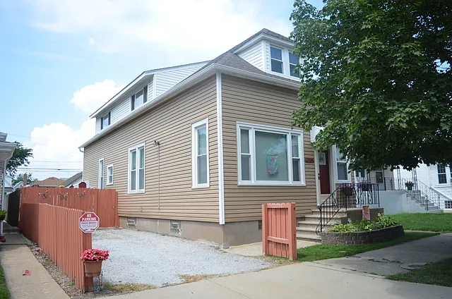 13428 S Mackinaw Ave photo 1