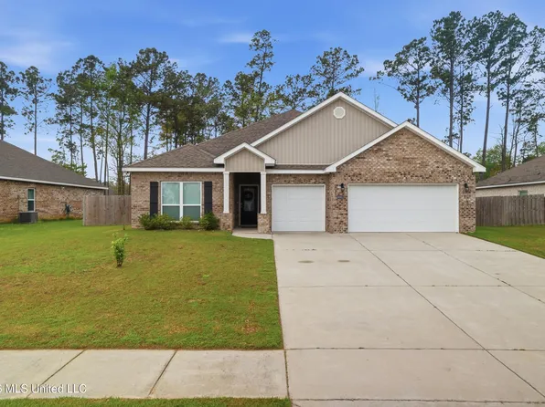 6001 Penni Ln, Ocean Springs, MS 39564
