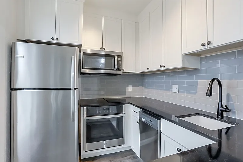 2 bed, 2.0 bath, 1100 sqft, $1,900 — Photo 3