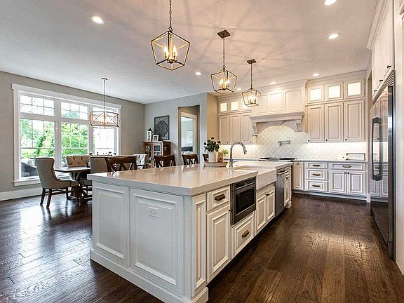 3rd image of 17417 Castlemaine Ln