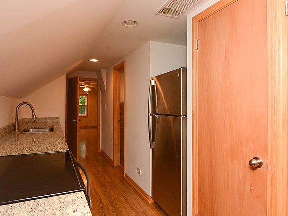 4th image of 2553 N Marshfield Ave APT 2R